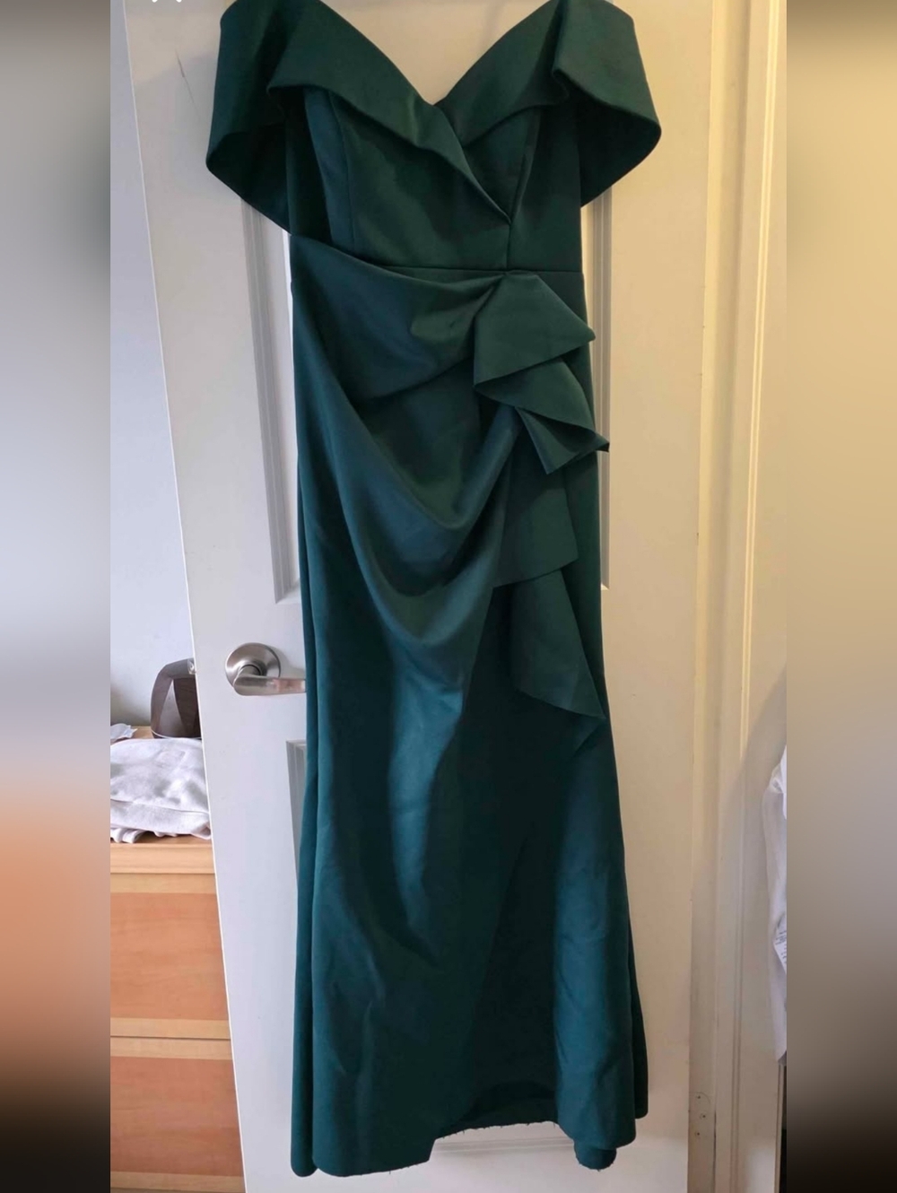 Off-Shoulder Emerald Green PROM Gown with Draped Ruffle Detail